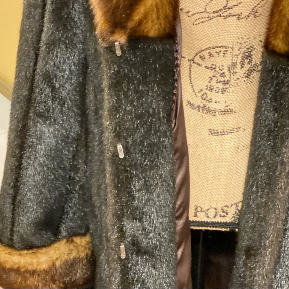 Pamela McCoy Faux Fur Coat.  EUC. - Picture 6 of 16